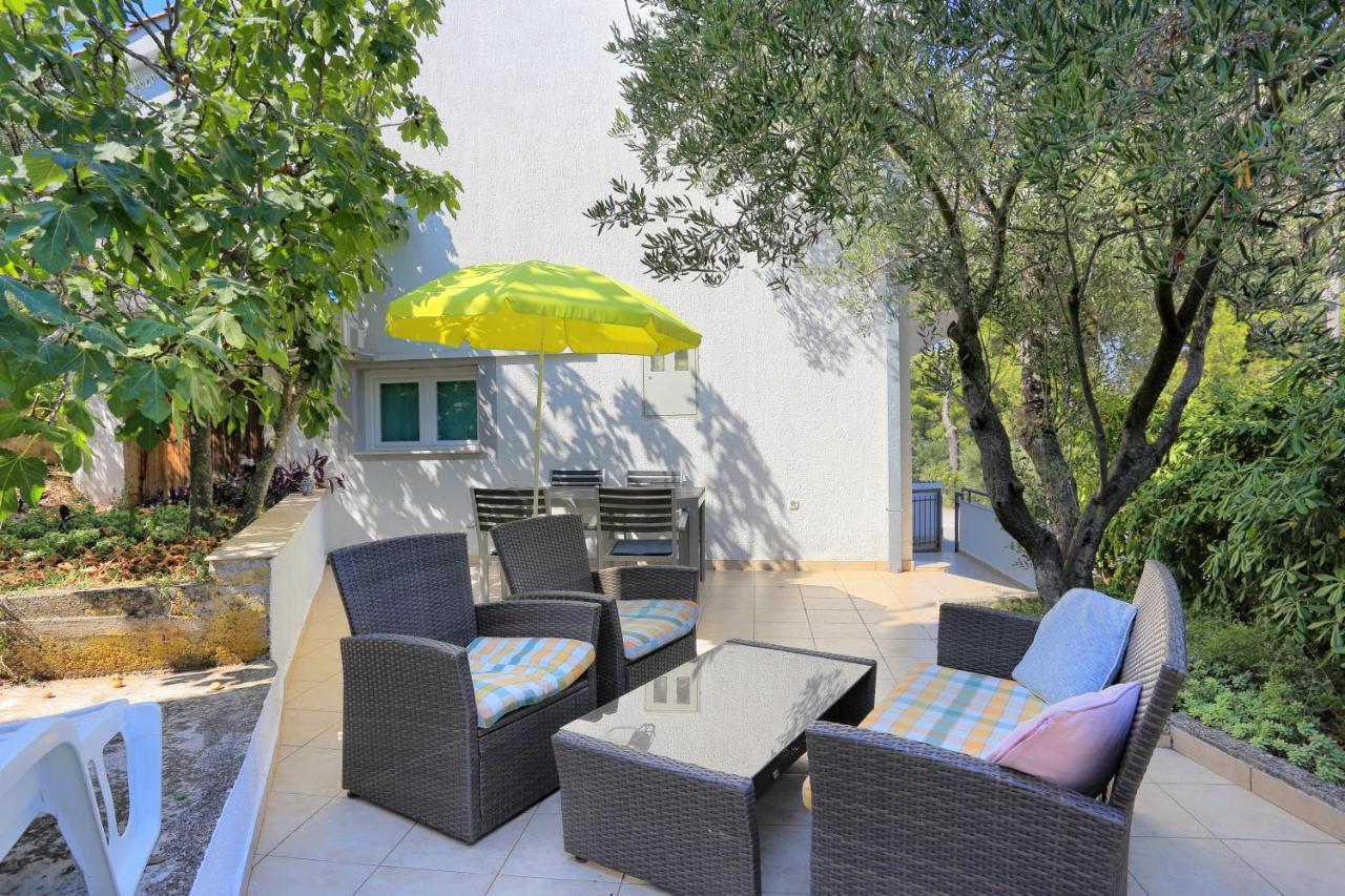 Apartments By The Sea Arbanija, Ciovo - 4320 特罗吉尔 外观 照片