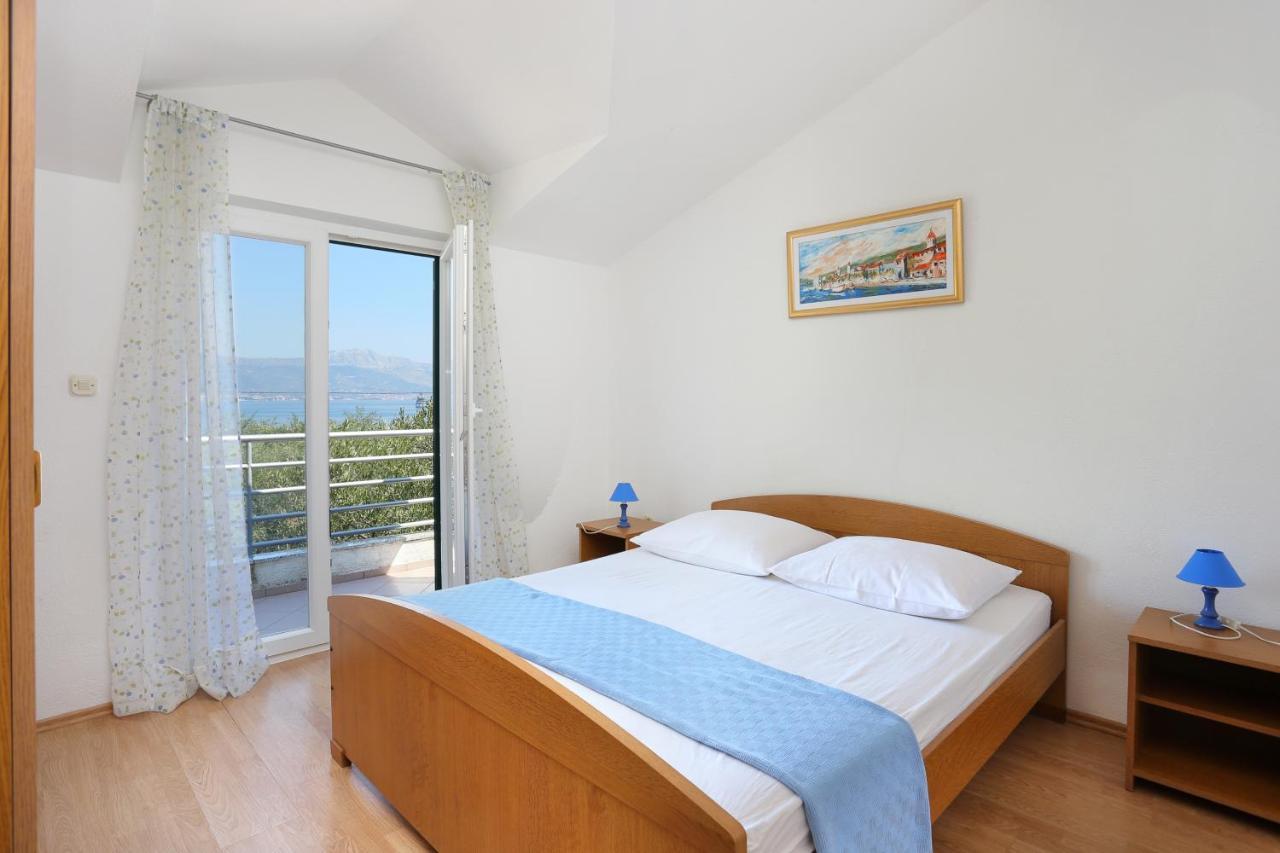 Apartments By The Sea Arbanija, Ciovo - 4320 特罗吉尔 外观 照片