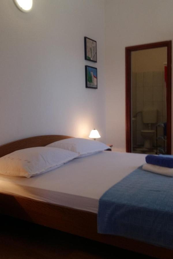 Apartments By The Sea Arbanija, Ciovo - 4320 特罗吉尔 外观 照片