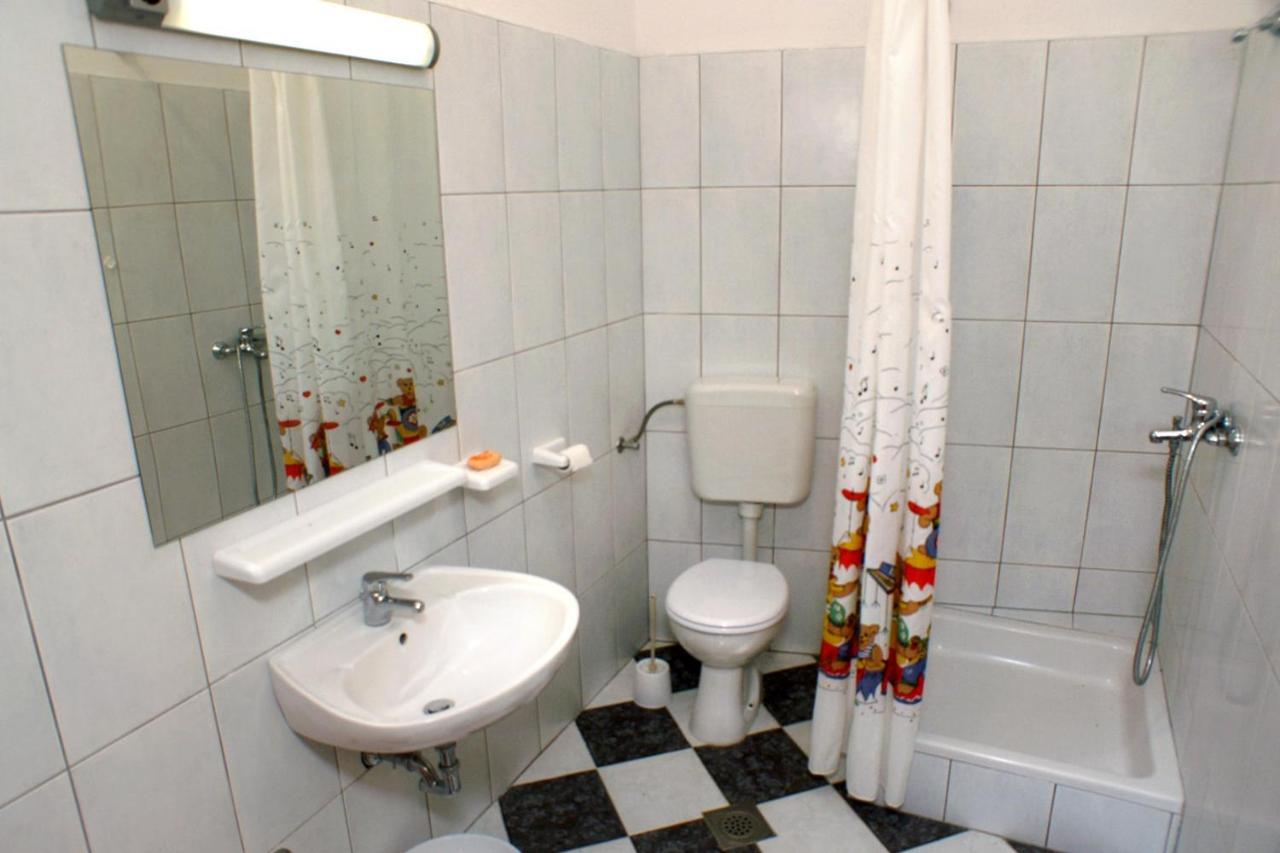 Apartments By The Sea Arbanija, Ciovo - 4320 特罗吉尔 外观 照片