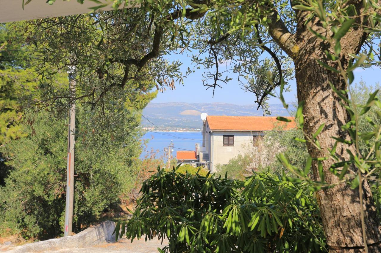 Apartments By The Sea Arbanija, Ciovo - 4320 特罗吉尔 外观 照片