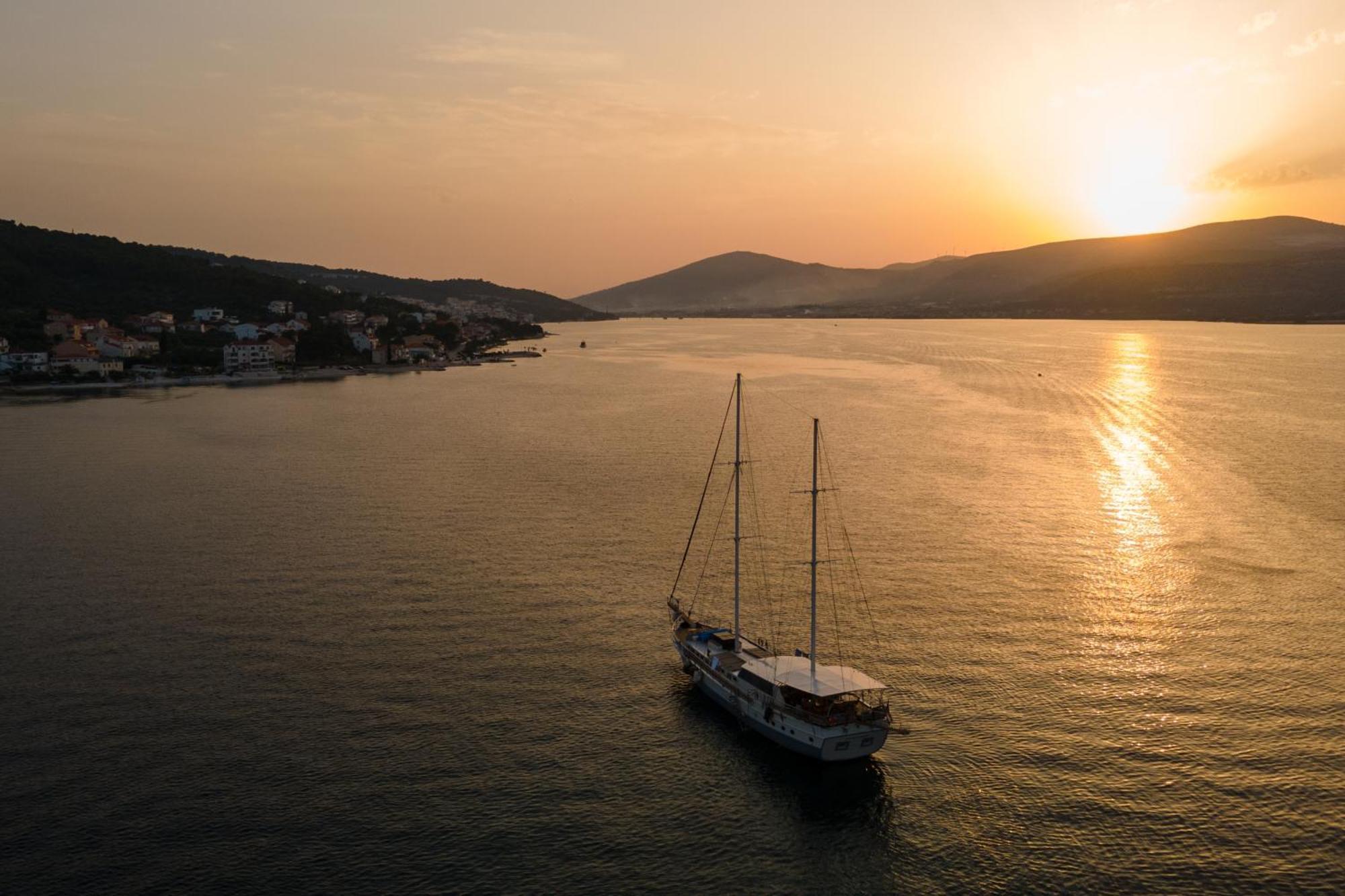 Apartments By The Sea Arbanija, Ciovo - 4320 特罗吉尔 外观 照片